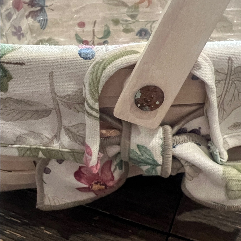 Longaberger basket with liner, plastic, and handles - Picture 7 of 8